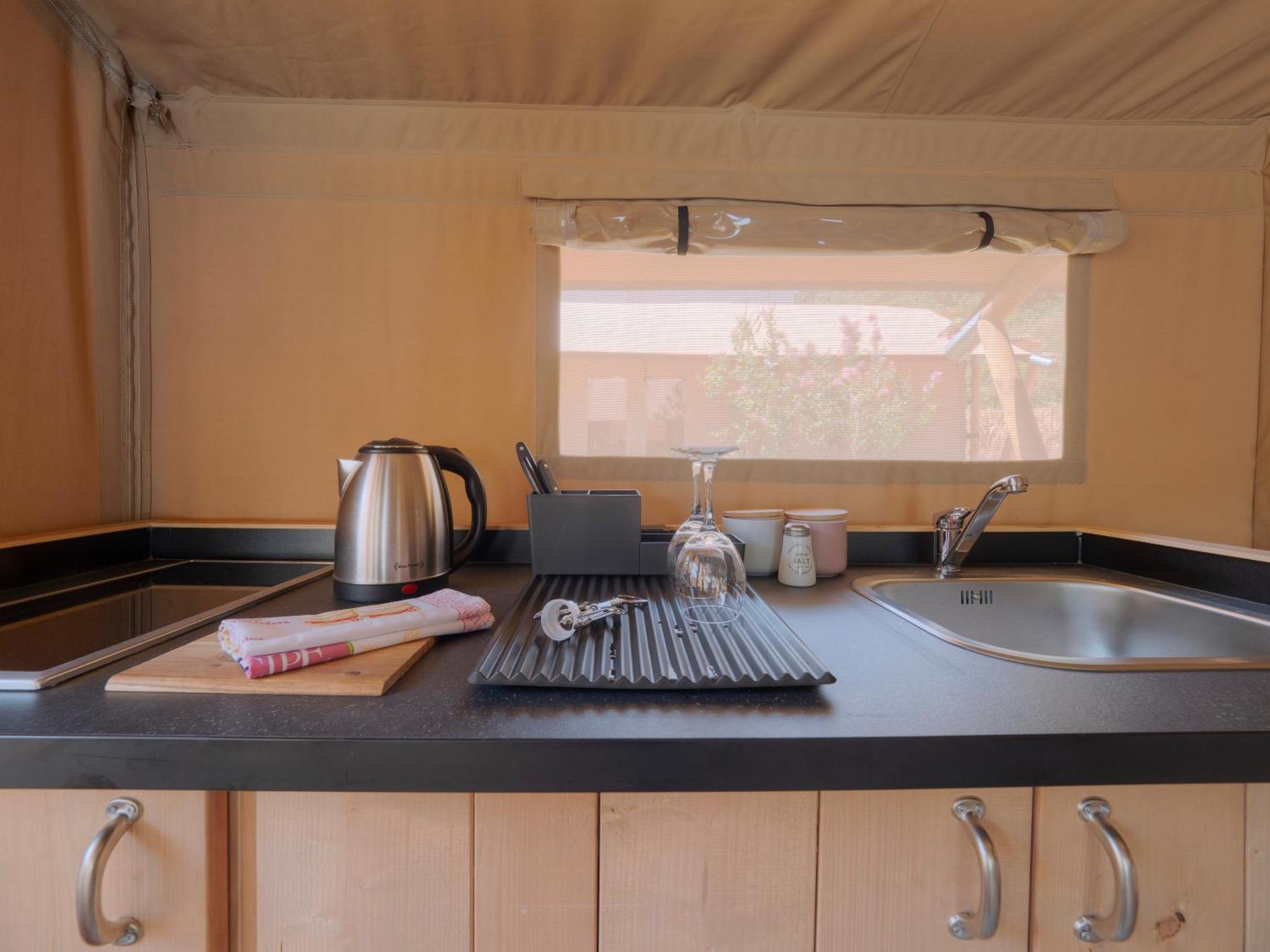 ホテル Sea Glamping コトル エクステリア 写真