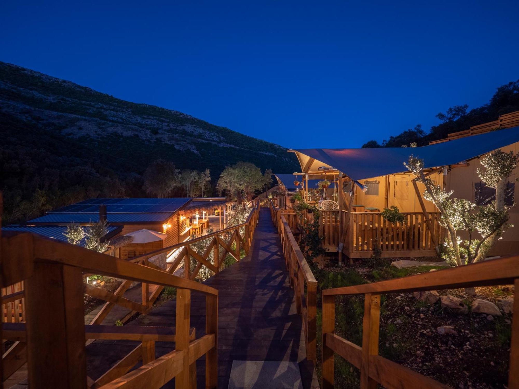 ホテル Sea Glamping コトル エクステリア 写真