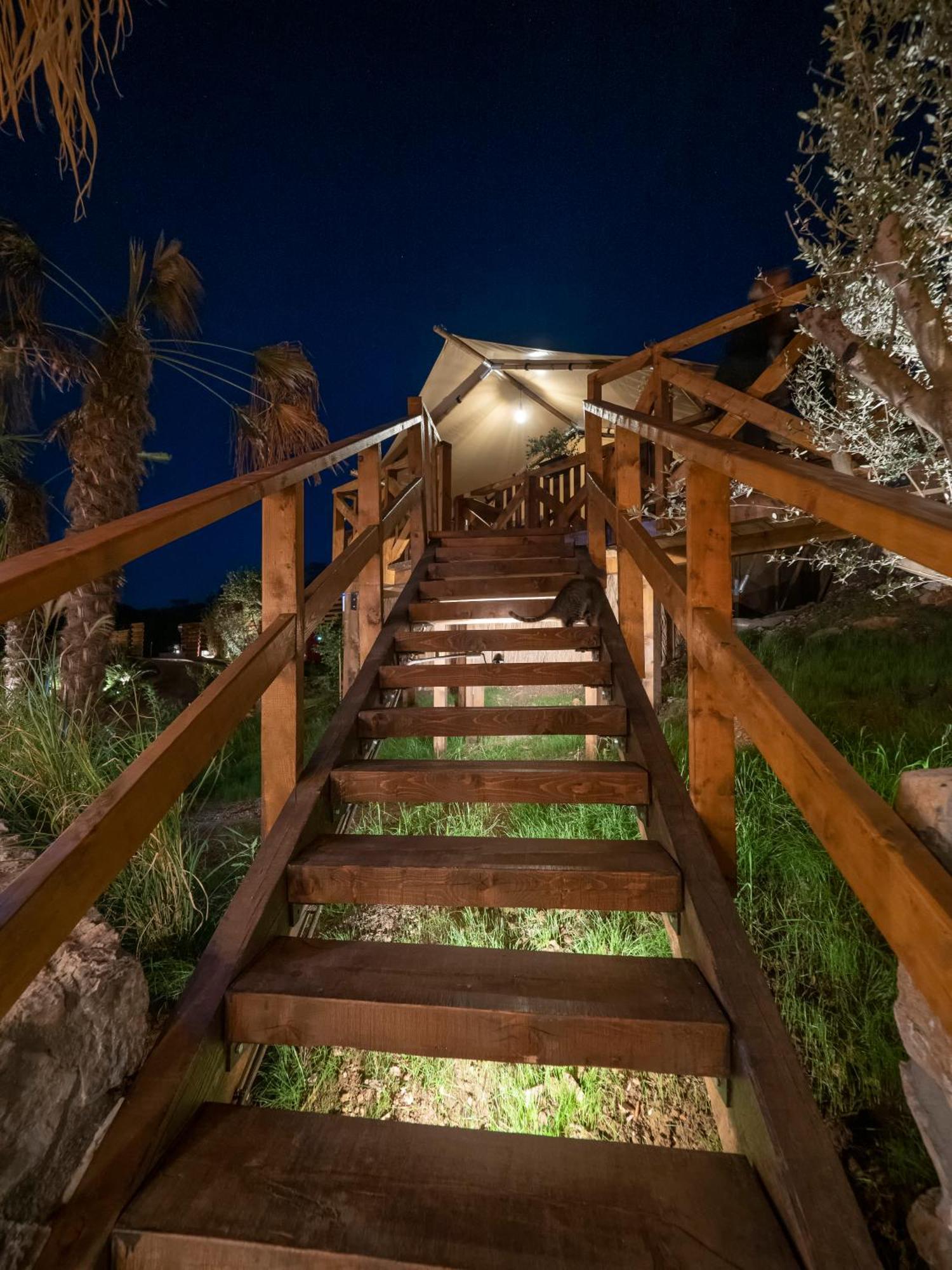 ホテル Sea Glamping コトル エクステリア 写真