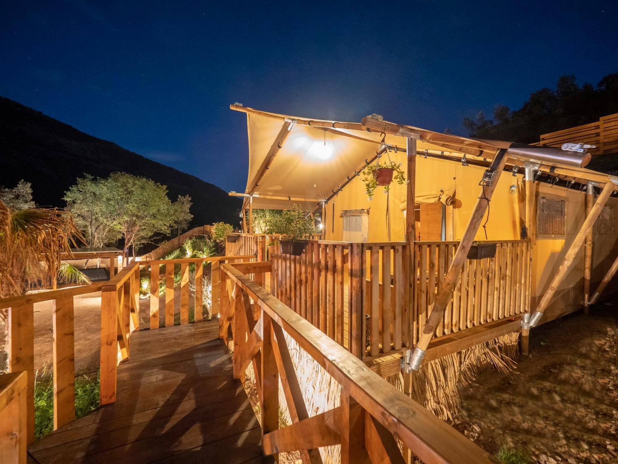 ホテル Sea Glamping コトル エクステリア 写真