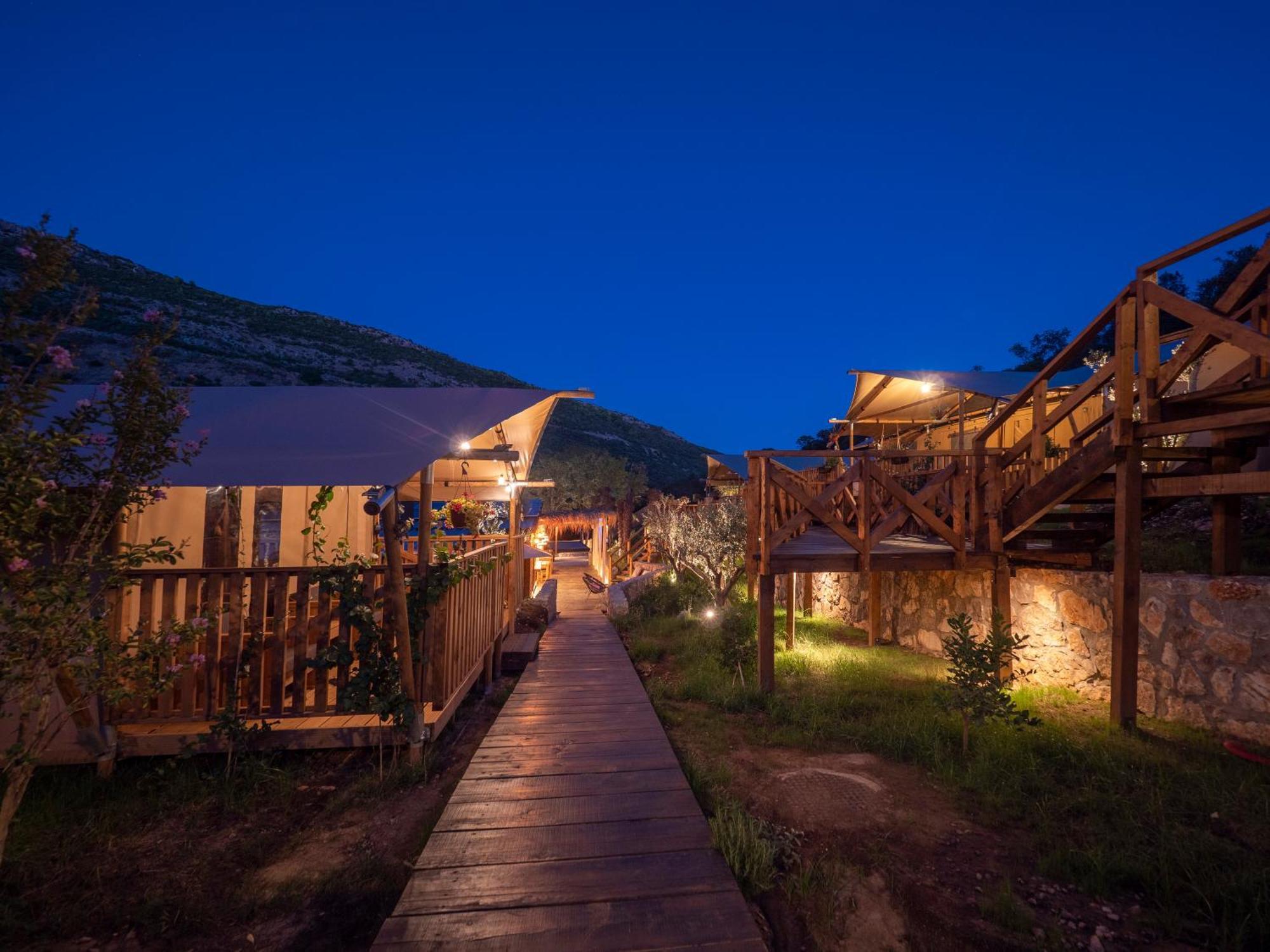 ホテル Sea Glamping コトル エクステリア 写真
