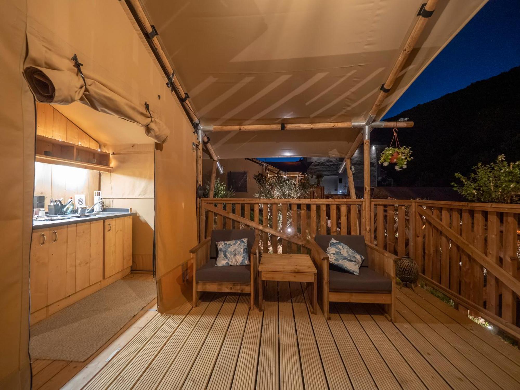 ホテル Sea Glamping コトル エクステリア 写真