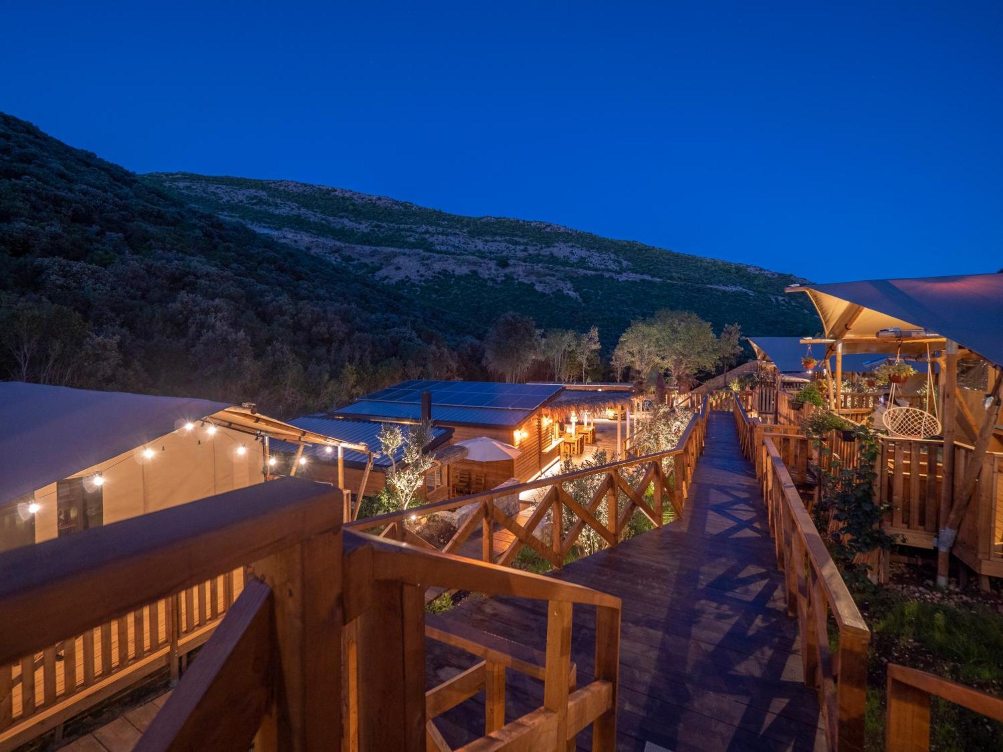ホテル Sea Glamping コトル エクステリア 写真